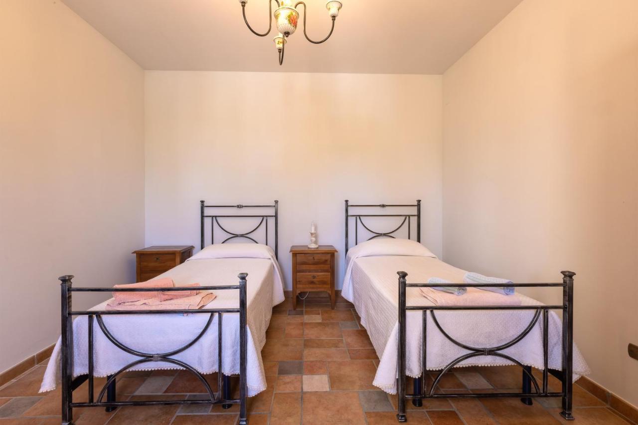 Bed and Breakfast Casa Ulmi Con Piscina à Uggiano La Chiesa Extérieur photo