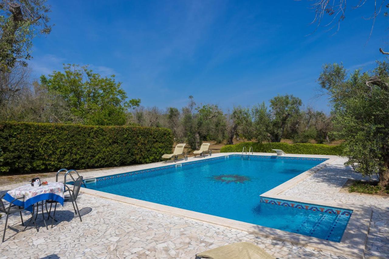 Bed and Breakfast Casa Ulmi Con Piscina à Uggiano La Chiesa Extérieur photo