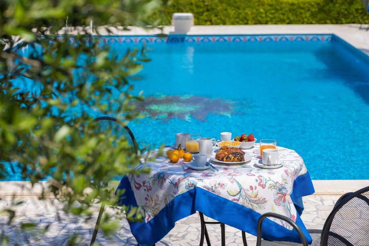 Bed and Breakfast Casa Ulmi Con Piscina à Uggiano La Chiesa Extérieur photo